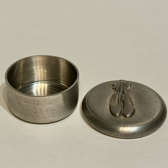 Seagull Pewter Canada Ballet Slippers Ballerina Necklace and Trinket Box Set - Picture 9 of 11